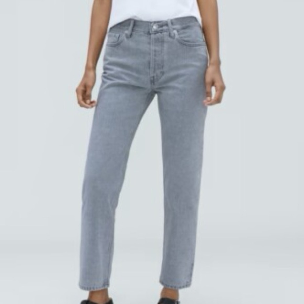 Everlane Relaxed Straight Gray Jeans
100% Organic Cotton
Inseam 27 1/2”